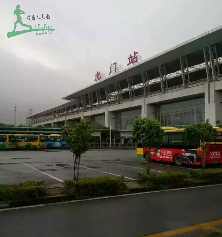 領路人光電承接東莞虎門站戶外P6全彩前維護箱體顯示屏