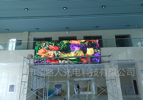 領路人光電淺談室內P4全彩顯示屏在生活中的運用